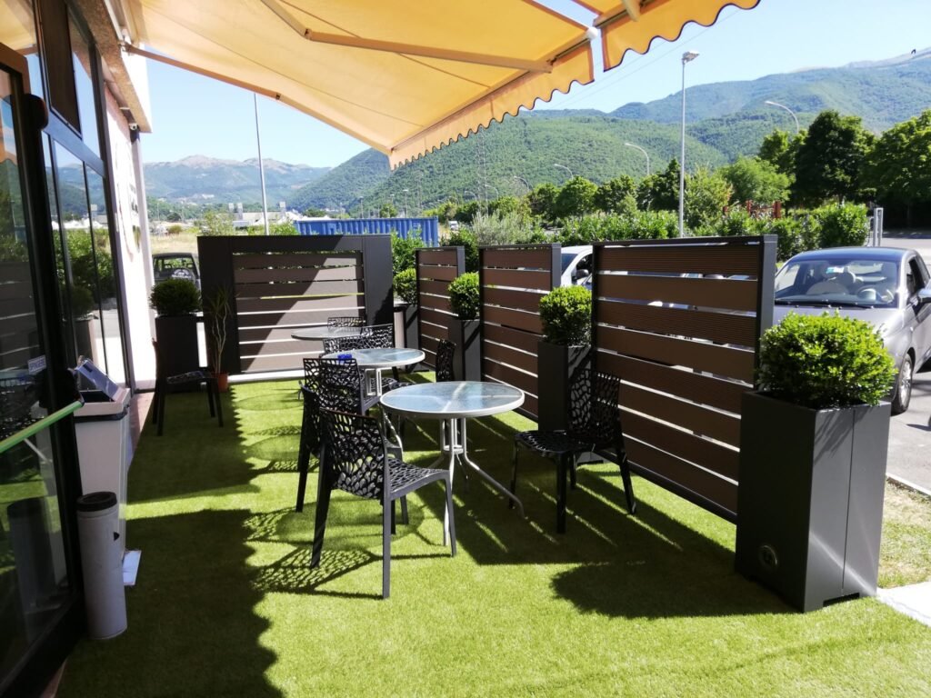 Spazio esterno di bar e ristoranti dopo l'intervento di Green Design Terni